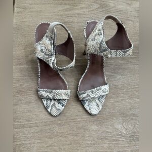 Bcbgmaxazria cream snakeskin sandals 8.5